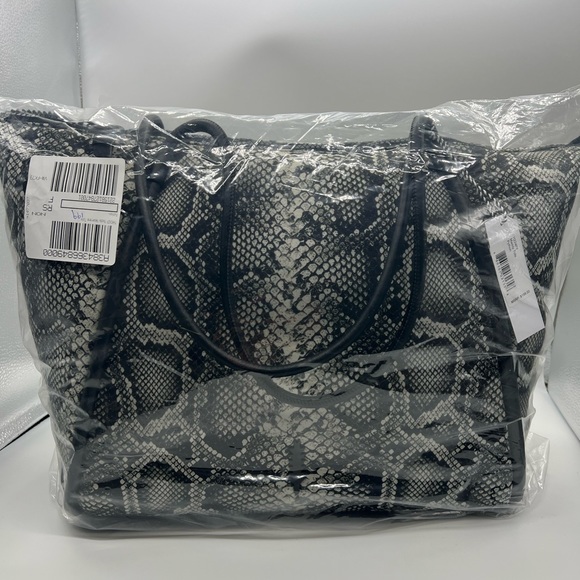 THACKER TERY TOTE BLACK & WHITE PYTHON NEW WITH TAG MSRP$199 - Picture 7 of 8